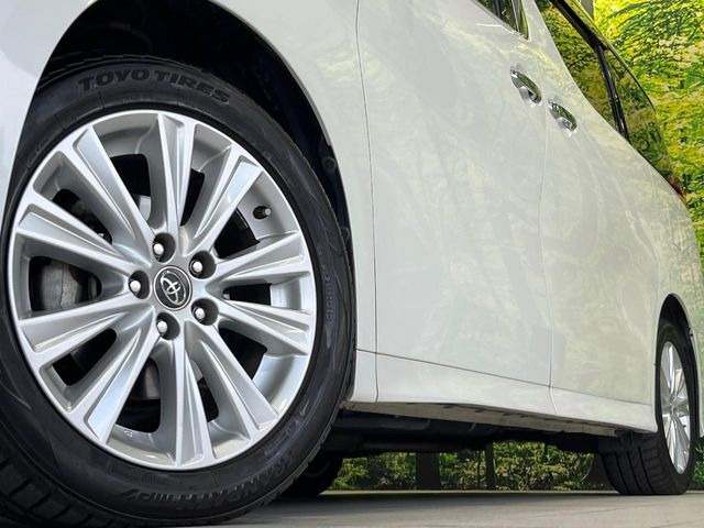 【純正18インチアルミホイール】外観にマッチした純正アルミホイールを装着しております。各種社外アルミホイールや、スタッドレスタイヤも取扱いしております。是非ご相談ください♪