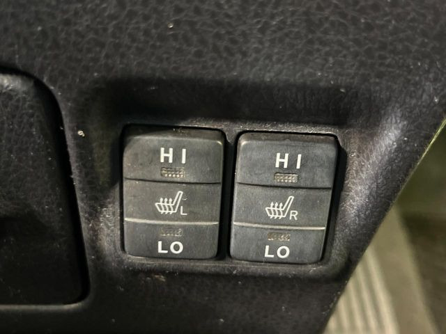 【シートヒーター】寒い日に重宝するシートヒーター!エアコンより早く温まってくれるので寒がりの人も安心ですね♪エアコンの温風は乾燥するから苦手、という方にもをおすすめです。