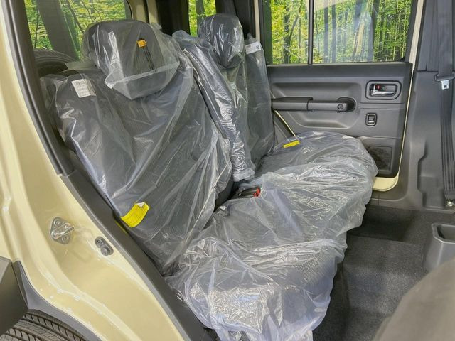 ���i���ȃI���W�i���t���A�}�b�g���I�v�V�����ɂĂ��p�ӂ��Ă���܂��B���D���ȃf�U�C����J���[�����Ԃɍ��킹�đI��ł����������Ƃ��ł��܂���