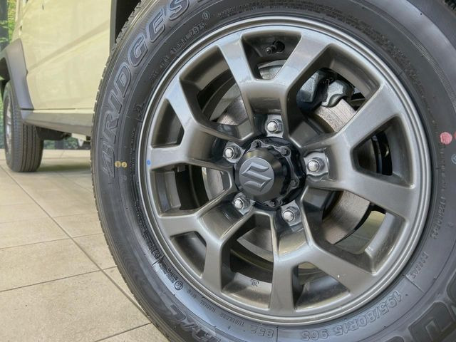 �y����15�C���`�A���~�z�C�[���z�O�ςɃ}�b�`���������A���~�z�C�[���𑕒����Ă���܂��B�e��ЊO�A���~�z�C�[����A�X�^�b�h���X�^�C�����戵�����Ă���܂��B���񂲑��k����������