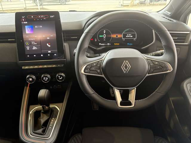 �A���s�[�k�̃��_���ŃG���K���g�ȃG�b�Z���X�������ꂽ�A�X�|�[�e�B�ŏ㎿�ȓ��O���������́u�G�X�v�� �A���s�[�k �t���n�C�u���b�hE�]�e�b�N�v��ݒ�B