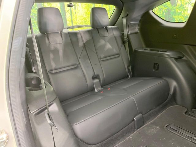 3列目シートはもちろん状態良好☆大人でもゆったりと座って頂けますので、大人数でのお出かけもラクラクです♪ご家族で、気の知れた仲間で、ドライブに行くのが楽しみですね♪