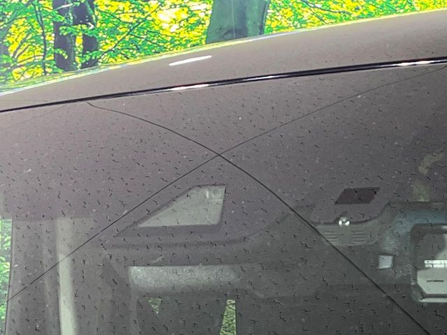 【トヨタセーフティセンス】走行中に前方の車両等を認識し、衝突しそうな時は警報とブレーキで衝突回避と被害軽減をアシスト。より安全にドライブをお楽しみいただけます。