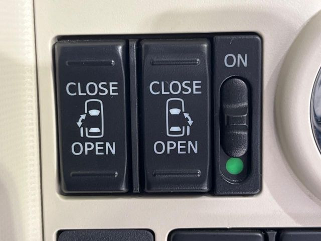 �y�����X���C�h�h�A�z���ԏ�ŗׂ̎ԂƂ̊Ԋu���������ɂ������A�X���C�h�h�A�Ȃ���S!�h�A�I�[�v������������炸�A�J�������L���̂ŏ��~�肪�Ƃ��Ă��ȒP�ł��B�傫�ȉו��̏o���������Ȃ���\��