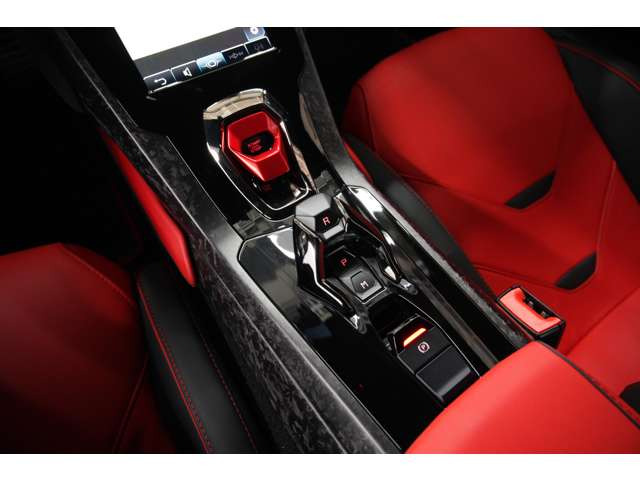 �Z���^�[�R���\�[���ɂ��J�[�{���p�[�c���{�H�B���삷��ۂɓ��ʊ��𖡂킦�܂��B