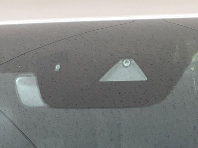 �yi-ACTIVESENSE�z���s���ɑO���̎ԗ�����F�����A�Փ˂������Ȏ��͌x��ƃu���[�L�ŏՓˉ���Ɣ�Q�y�����A�V�X�g�B�����S�Ƀh���C�u�����y���݂��������܂��B