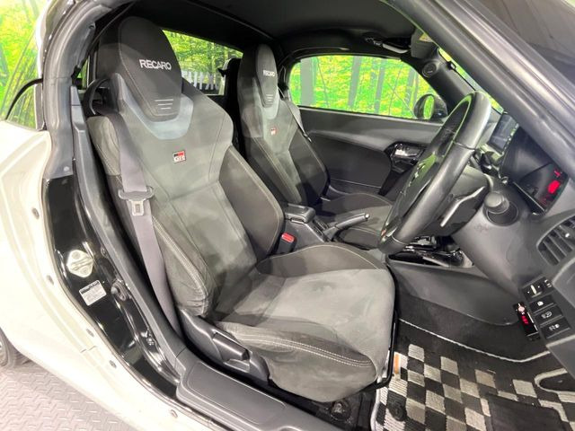 【シートヒーター】寒い日に重宝するシートヒーター!エアコンより早く温まってくれるので寒がりの人も安心ですね♪エアコンの温風は乾燥するから苦手、という方にもをおすすめです。