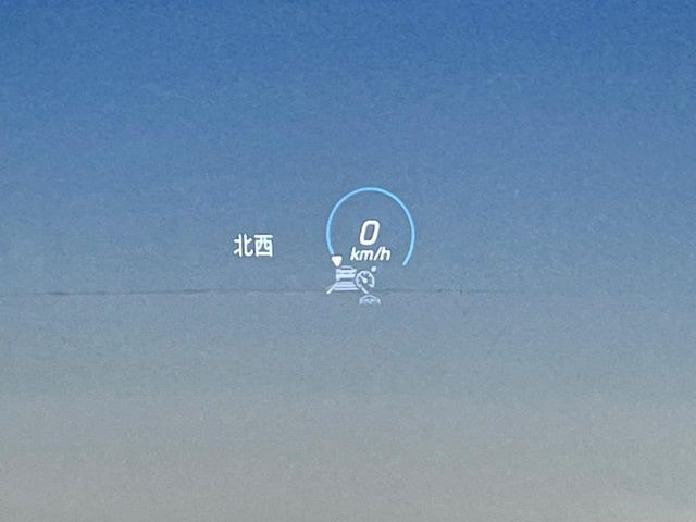 ���w�b�h�A�b�v�f�B�X�v���C:���݂̑��x�⑖�s�����f�W�^���\���ŉ^�]�ȑO���̃K���X�ɓ��e!�^�]���A���������炳���K�v�ȏ����m�F�ł���̂łƂ��Ă��֗��ň��S!