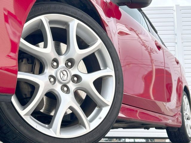 �y����18�C���`�A���~�z�C�[���z�O�ςɃ}�b�`���������A���~�z�C�[���𑕒����Ă���܂��B�e��ЊO�A���~�z�C�[����A�X�^�b�h���X�^�C�����戵�����Ă���܂��B���񂲑��k����������