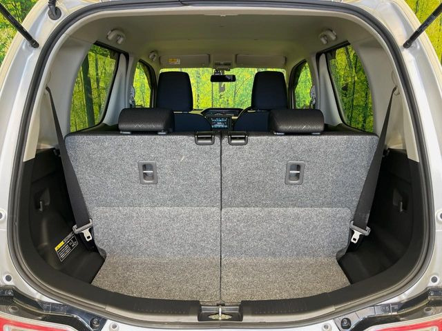 ���i�̂���������ʋ΁A���}���ɏ\���ȉ׎��X�y�[�X���m�ۂ��Ă���܂��B�Z�J���h�V�[�g��|���ƁA�傫�ȉו��̐ύڂ��\�ł���