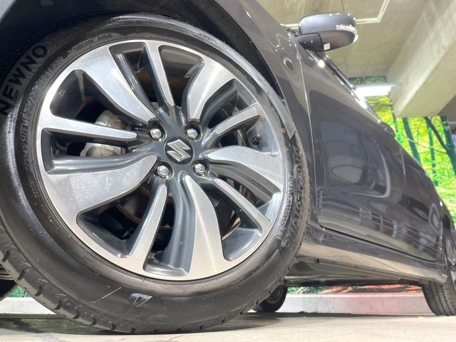 �y�����I�v�V����16�C���`�A���~�z�C�[���z�����I�v�V�����z�C�[���𑕒��B���s���\�̌���ɉ����A�O�ς����X�^�C���b�V���ɂȂ��Ă��܂��B