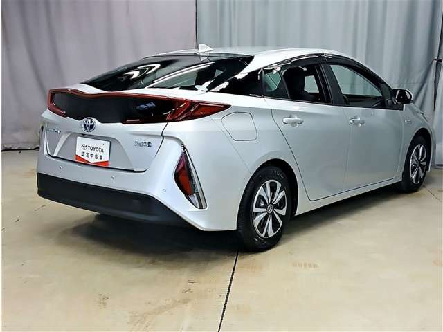 プリウスPHV1.8 S