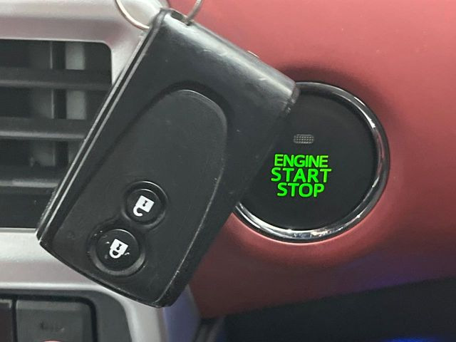 �y�L�[���X�X�^�[�g�V�X�e���z�J�o����|�P�b�g�ɓ��ꂽ�܂܂ł��h�A�̎{���E�������\�ȃX�}�[�g�L�[�𑕔��B�G���W���̃I���E�I�t�����J�M�����o���K�v����������Ƃ��Ă��֗��ł���