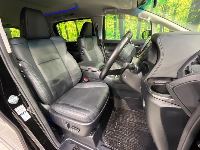 【シートベンチレーション】夏場は涼しい風でお尻や背中の熱やムレを防ぎ、冬はエアコンよりも早く温まってポカポカに!季節を問わず快適に過ごせます。