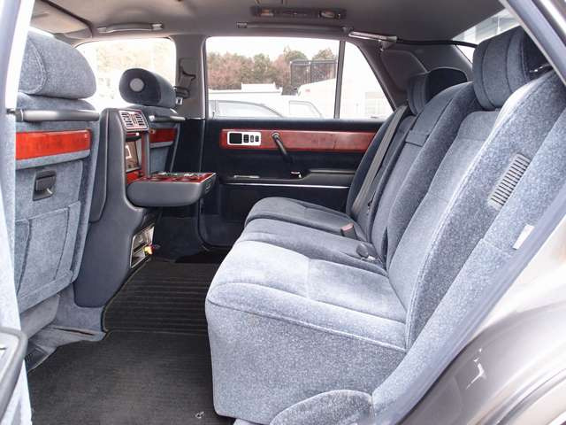 �l�C�̃W�����N�V�����v���f���[�X���t���G�A���𑕔������J�X�^���Z���`�����[�̓���!���z���f����WORK��EMITZ19AW�𑕒����A�T�X�R���A�}�t���[�A���LED�e�[���ȂǑ����̍��z�p�[�c�𑕔�