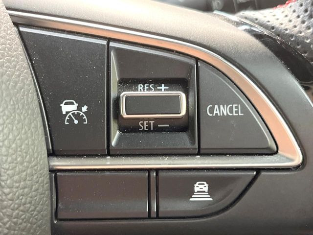 【アダプティブクルーズコントロール】高速道路での長距離走行が楽に!!自動で速度を保つクルーズコントロールが、衝突軽減システムと連携し、前方の車両を感知して車間を保つように速度調節してくれます!!