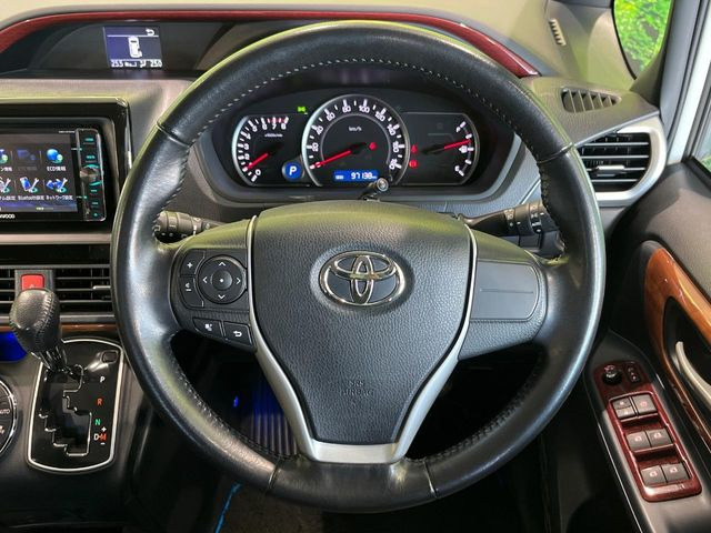 �y�����v�����X�e�A�����O�z�㎿�Ȋv���g�p���邱�ƂŁA��ɂ����������݂ƂĂ��^�]���₷���n���h���ł���