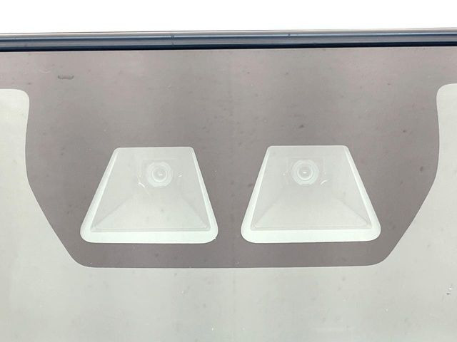 �y�X�}�[�g�A�V�X�g�z���s���ɑO���̎ԗ�����F�����A�Փ˂������Ȏ��͌x��ƃu���[�L�ŏՓˉ���Ɣ�Q�y�����A�V�X�g�B�����S�Ƀh���C�u�����y���݂��������܂��B