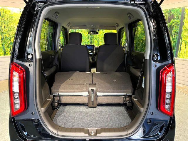 ���i�̂���������ʋ΁A���}���ɏ\���ȉ׎��X�y�[�X���m�ۂ��Ă���܂��B�Z�J���h�V�[�g��|���ƁA�傫�ȉו��̐ύڂ��\�ł���