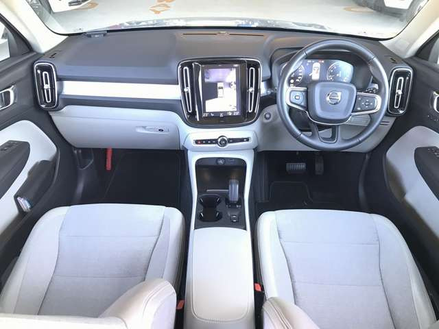 XC40T4 AWD モメンタム 4WD