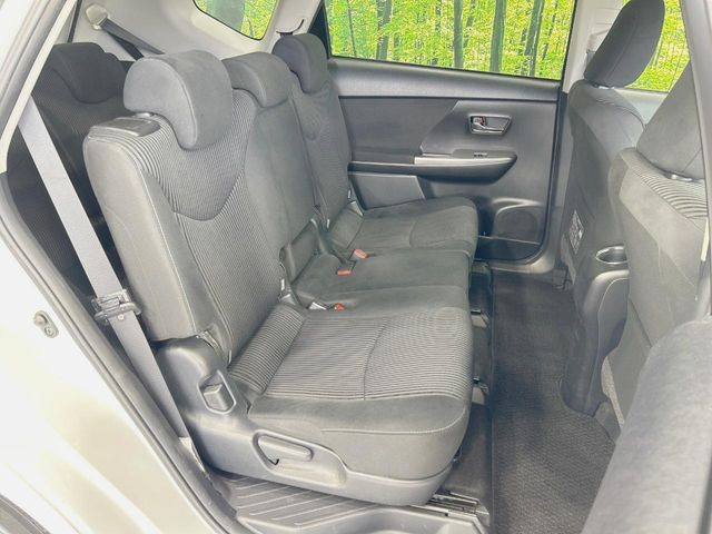 後部座席も気になるようなキズ・汚れやへたり等、大きなダメージはなく、良好な状態です。