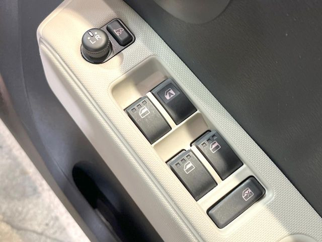 �y�d���i�[�~���[�z�T�C�h�~���[�͓d���i�[���ƂȂ��Ă���A�������ԏ�ł��L�Y�������X�N��}�����܂��B