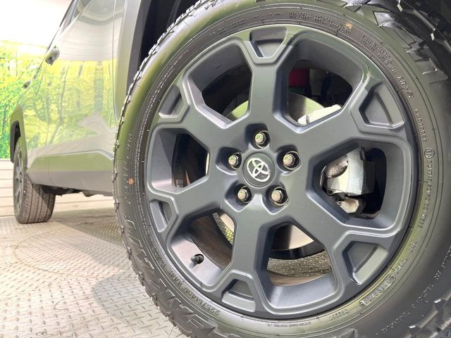 【純正18インチアルミホイール】外観にマッチした純正アルミホイールを装着しております。各種社外アルミホイールや、スタッドレスタイヤも取扱いしております。是非ご相談ください♪