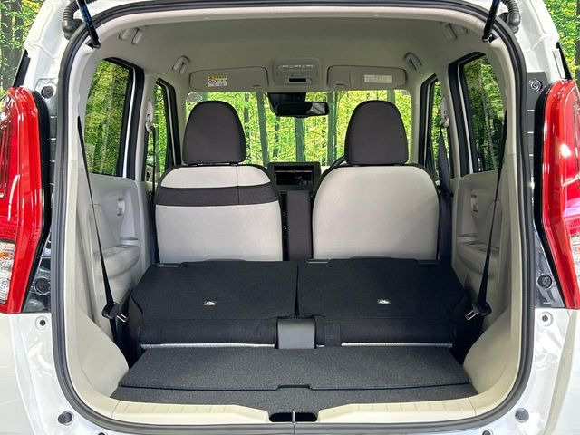 ���i�̂���������ʋ΁A���}���ɏ\���ȉ׎��X�y�[�X���m�ۂ��Ă���܂��B�Z�J���h�V�[�g��|���ƁA�傫�ȉו��̐ύڂ��\�ł���