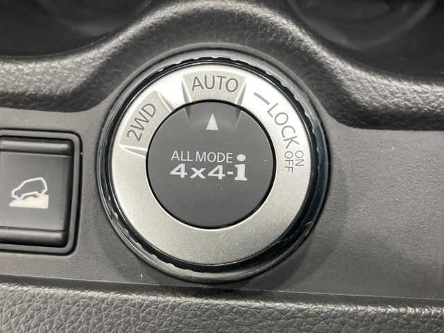 �y�I�[�����[�h4&times;4�z2WD/4WD���[�h����y�ɐ؂�ւ��\�B�R��d����2WD�A�X�^�b�N���ɖ𗧂�LOCK�AAUTO���[�h�ł�4WD�̔z���������Œ������A�H�ʏ󋵂��킸���肵��������T�|�[�g�B