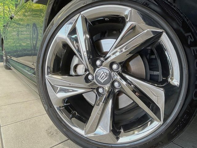 �y����18�C���`�A���~�z�C�[���z�O�ςɃ}�b�`���������A���~�z�C�[���𑕒����Ă���܂��B�e��ЊO�A���~�z�C�[����A�X�^�b�h���X�^�C�����戵�����Ă���܂��B���񂲑��k����������