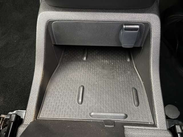 ���C�����X�`���[�W���[���t���Ă��܂��B