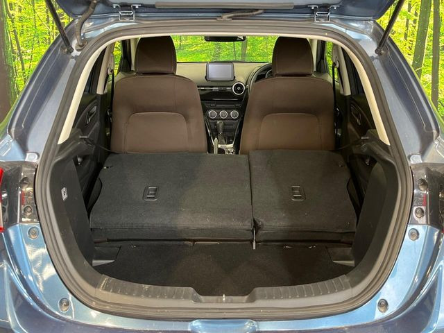 ���i�̂���������ʋ΁A���}���ɏ\���ȉ׎��X�y�[�X���m�ۂ��Ă���܂��B�Z�J���h�V�[�g��|���ƁA�傫�ȉו��̐ύڂ��\�ł���