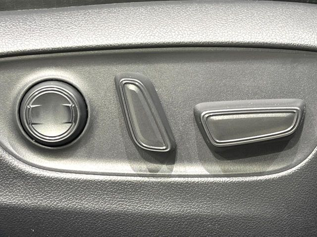 【パワーシート】スイッチ一つで簡単にシートの微調整が可能!電動だから力もいりません!快適なシートポジションにセットして、快適なドライブをお楽しみください。