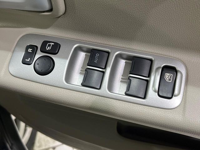 �y�d���i�[�~���[�z�T�C�h�~���[�͓d���i�[���ƂȂ��Ă���A�������ԏ�ł��L�Y�������X�N��}�����܂��B