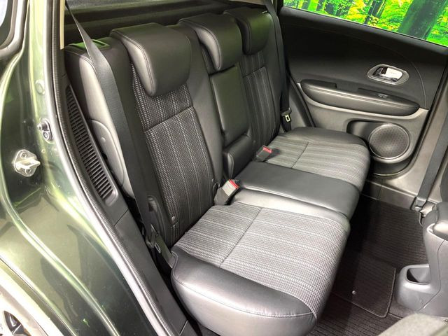 後部座席も気になるようなキズ・汚れやへたり等、大きなダメージはなく、良好な状態です。