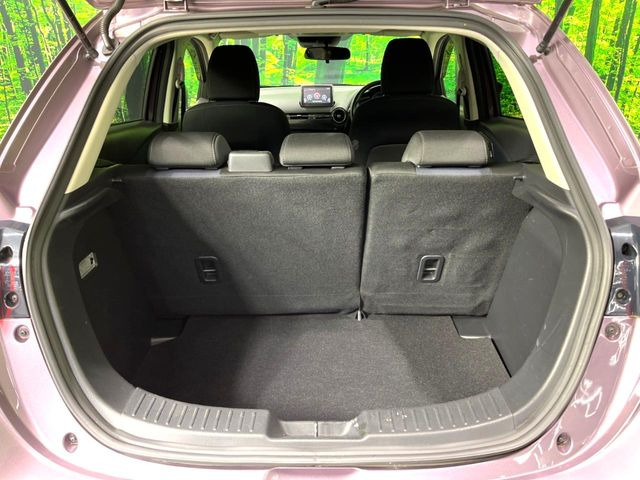 ���i�̂���������ʋ΁A���}���ɏ\���ȉ׎��X�y�[�X���m�ۂ��Ă���܂��B�Z�J���h�V�[�g��|���ƁA�傫�ȉו��̐ύڂ��\�ł���