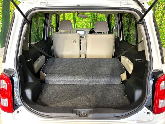 ���i�̂���������ʋ΁A���}���ɏ\���ȉ׎��X�y�[�X���m�ۂ��Ă���܂��B�Z�J���h�V�[�g��|���ƁA�傫�ȉו��̐ύڂ��\�ł���