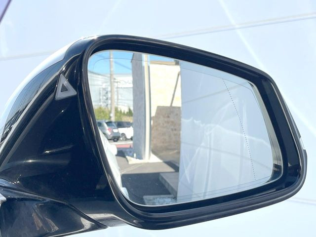 ���u���C���h�A�V�X�g�Z���T�[:���p����̎Ԃ����m���A�h���C�o�[���Ԑ��ύX���s���ۂɁA�x�����Ƌ��ɒ��ӂ𑣂��Ă������S�x���@�\�ł�!