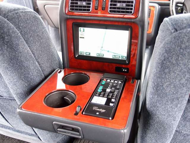 �l�C�̃W�����N�V�����v���f���[�X���t���G�A���𑕔������J�X�^���Z���`�����[�̓���!���z���f����WORK��EMITZ19AW�𑕒����A�T�X�R���A�}�t���[�A���LED�e�[���ȂǑ����̍��z�p�[�c�𑕔�