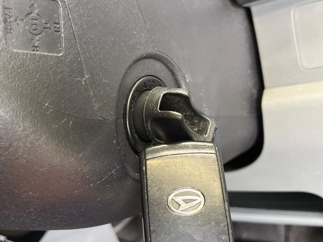 �y�L�[�t���[�V�X�e���z�J�o����|�P�b�g�ɓ��ꂽ�܂܂ł��h�A�̎{���E�������\�ȃX�}�[�g�L�[�𑕔��B�G���W���̃I���E�I�t�����J�M�����o���K�v����������Ƃ��Ă��֗��ł���