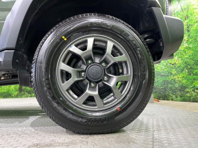 �y����15�C���`�A���~�z�C�[���z�O�ςɃ}�b�`���������A���~�z�C�[���𑕒����Ă���܂��B�e��ЊO�A���~�z�C�[����A�X�^�b�h���X�^�C�����戵�����Ă���܂��B���񂲑��k����������