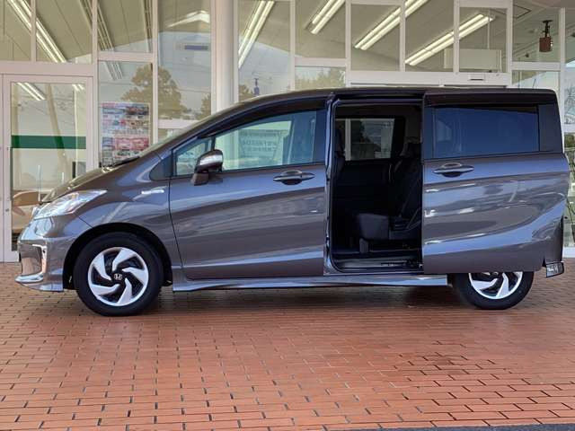 フリードハイブリッド1.5 プレミアムエディション