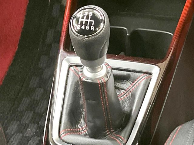 【フロア6速MT】走りの6速MT!!スポーティーな走行をお楽しみいただけます♪