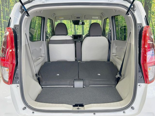 ���i�̂���������ʋ΁A���}���ɏ\���ȉ׎��X�y�[�X���m�ۂ��Ă���܂��B�Z�J���h�V�[�g��|���ƁA�傫�ȉו��̐ύڂ��\�ł���