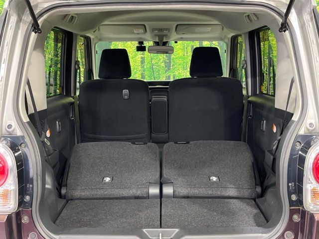 ���i�̂���������ʋ΁A���}���ɏ\���ȉ׎��X�y�[�X���m�ۂ��Ă���܂��B�Z�J���h�V�[�g��|���ƁA�傫�ȉו��̐ύڂ��\�ł���