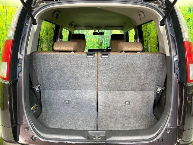 ���i�̂���������ʋ΁A���}���ɏ\���ȉ׎��X�y�[�X���m�ۂ��Ă���܂��B�Z�J���h�V�[�g��|���ƁA�傫�ȉו��̐ύڂ��\�ł���