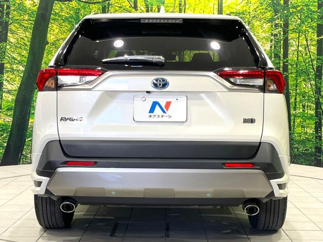 安心の最長10年・走行無制限保証(有償)をご用意。保証内容も充実はもちろん、無料点検&オイル交換や、年中無休の全国・24時間ロードサービスも付帯されておりますのでご安心下さい。