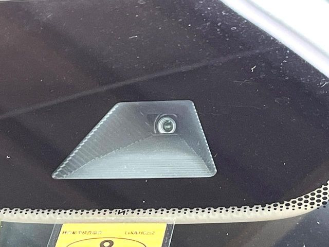 �y�z���_�Z���V���O�z���s���ɑO���̎ԗ�����F�����A�Փ˂������Ȏ��͌x��ƃu���[�L�ŏՓˉ���Ɣ�Q�y�����A�V�X�g�B�����S�Ƀh���C�u�����y���݂��������܂��B