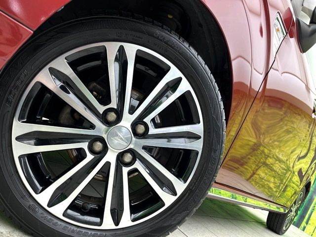 �y����15�C���`�A���~�z�C�[���z�O�ςɃ}�b�`���������A���~�z�C�[���𑕒����Ă���܂��B�e��ЊO�A���~�z�C�[����A�X�^�b�h���X�^�C�����戵�����Ă���܂��B���񂲑��k����������