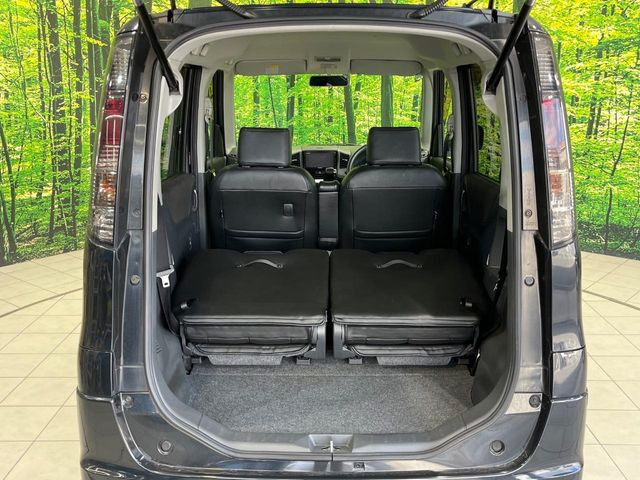 ���i�̂���������ʋ΁A���}���ɏ\���ȉ׎��X�y�[�X���m�ۂ��Ă���܂��B�Z�J���h�V�[�g��|���ƁA�傫�ȉו��̐ύڂ��\�ł���